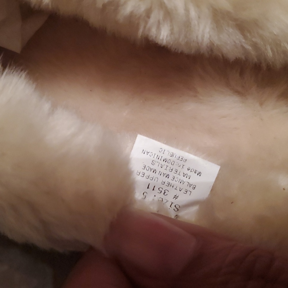 NIB MINNETONKA MOCCASINS - Picture 6 of 7